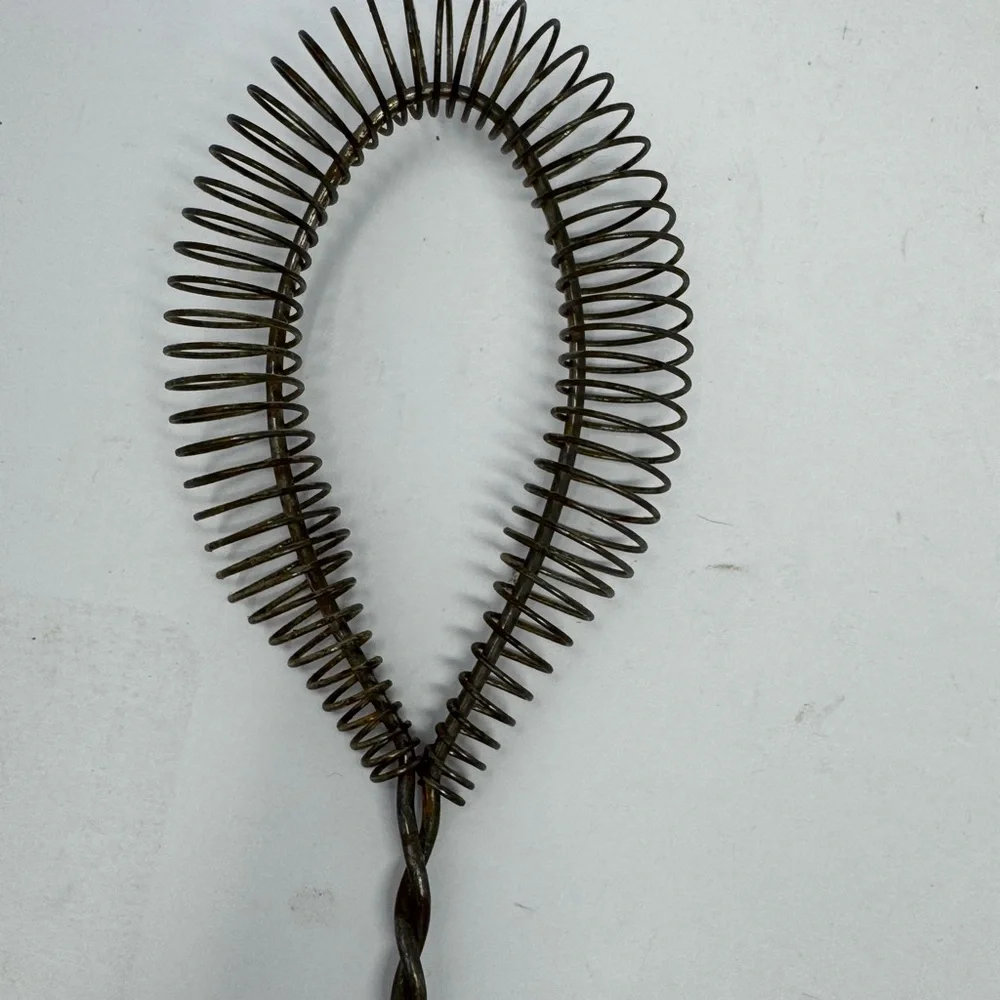 Vintage Metal Coil Spring Whisk Egg Beater Hand Held Wooden Handle Utensil D2